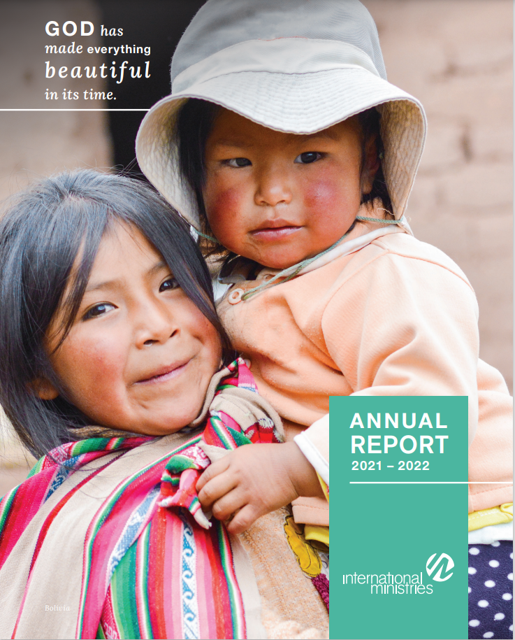 Image of two Bolivian children on IM's 2021-22 annual report